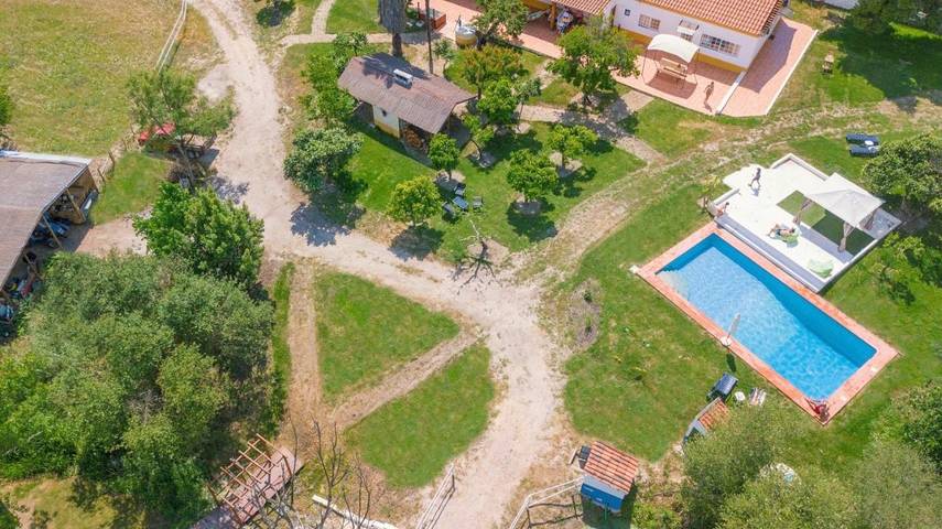 Parc de vacances pour 6 personnes, avec piscine et vue sur le lac ainsi que vue et jardin au Portugal - 3