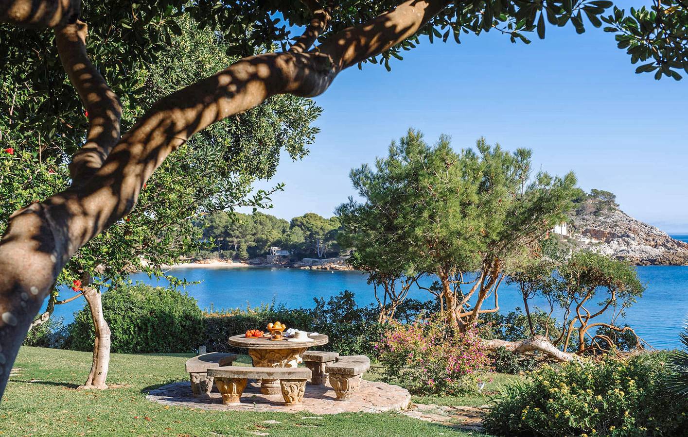 Sea View Apartment with Terrace, AC, and Grill - Cala de N'Aladern 400m in Cala Provençal, Capdepera