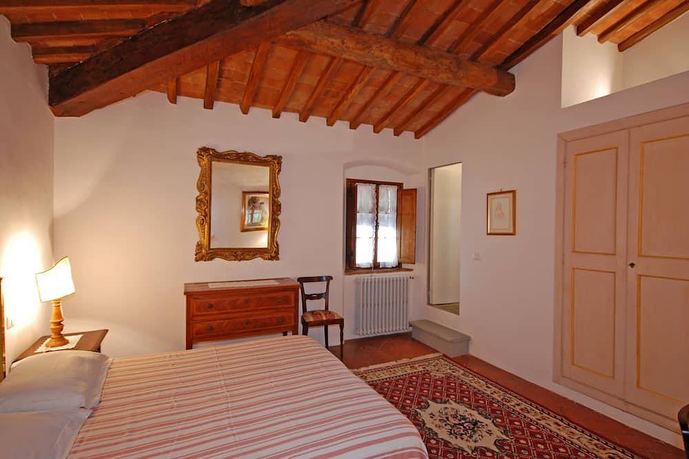 Villa indipendente con piscina nel Chianti, 10 persone, Ac, peaceful location. in San Casciano in Val di Pesa, Firenze province