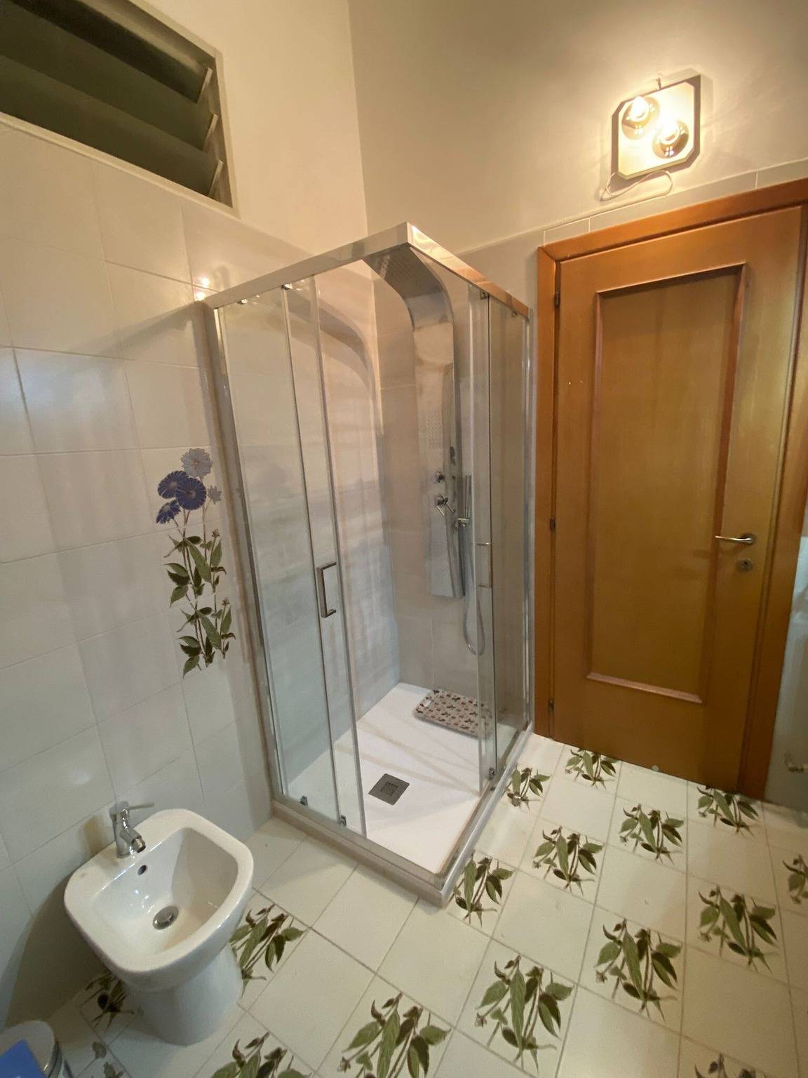 Ganze Wohnung, Apartment „Il Desiderio Di Cristina“ mit privatem Garten, Balkon und Wlan in Salerno, Tyrrhenische Küste Kampanien