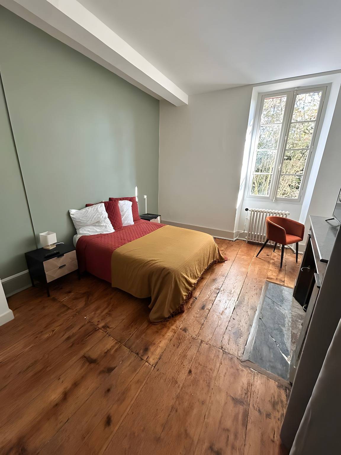 Room 9 with Shared Terrace, Communal Garden and Wi-Fi in Vic-en-Bigorre, Hautes-Pyrénées