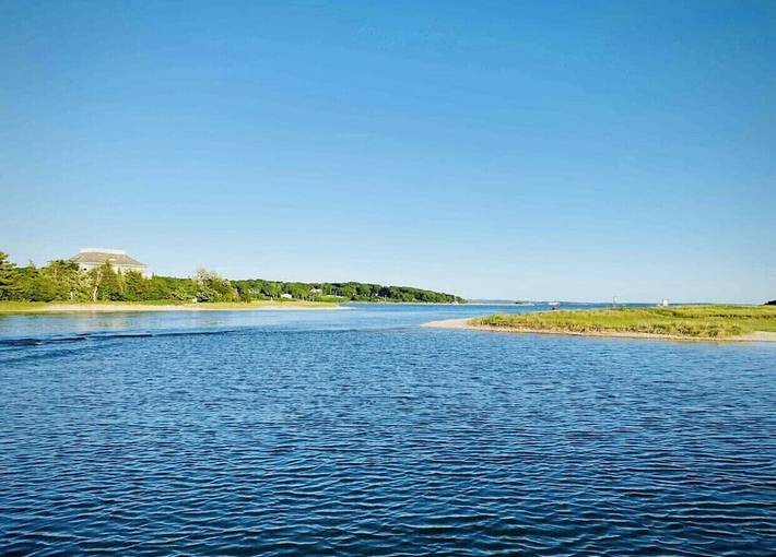 Cottage for 4 people, with yard in Long Island