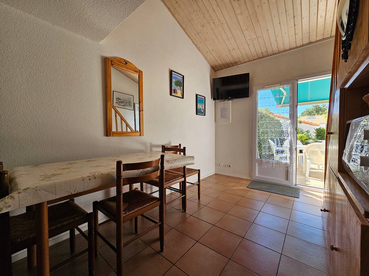 Häuschen Nahe Strand mit Pool, Terrasse & Haustiere Erlaubt in Beauvoir-sur-Mer, Vendée