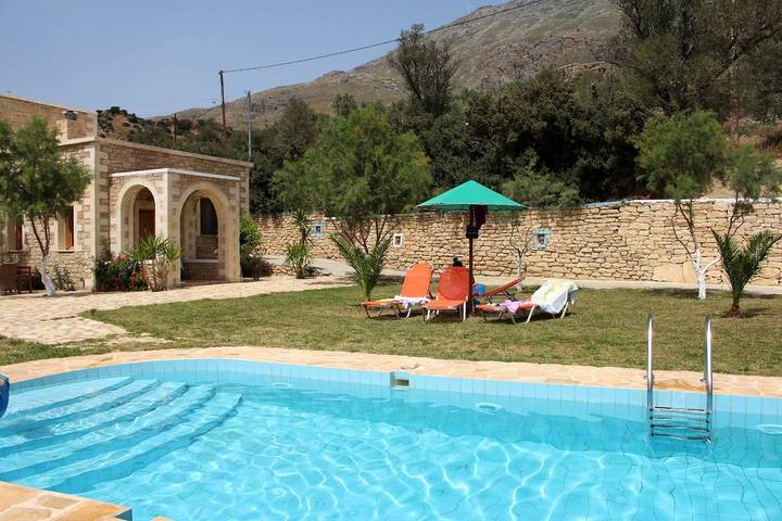 Ferienhaus mit Pool, großer Garten, idyllisch und ruhig, Wifi | Triopetra, Kreta in Triopetra, Rethymno und Umgebung