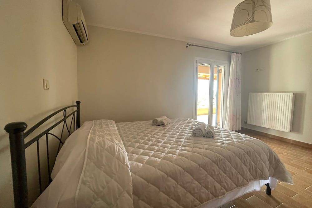 Porto Heli Panoramic Seaside Home.\nenjoy the sunsets & spacious areas! in Ververouda, Kranidi