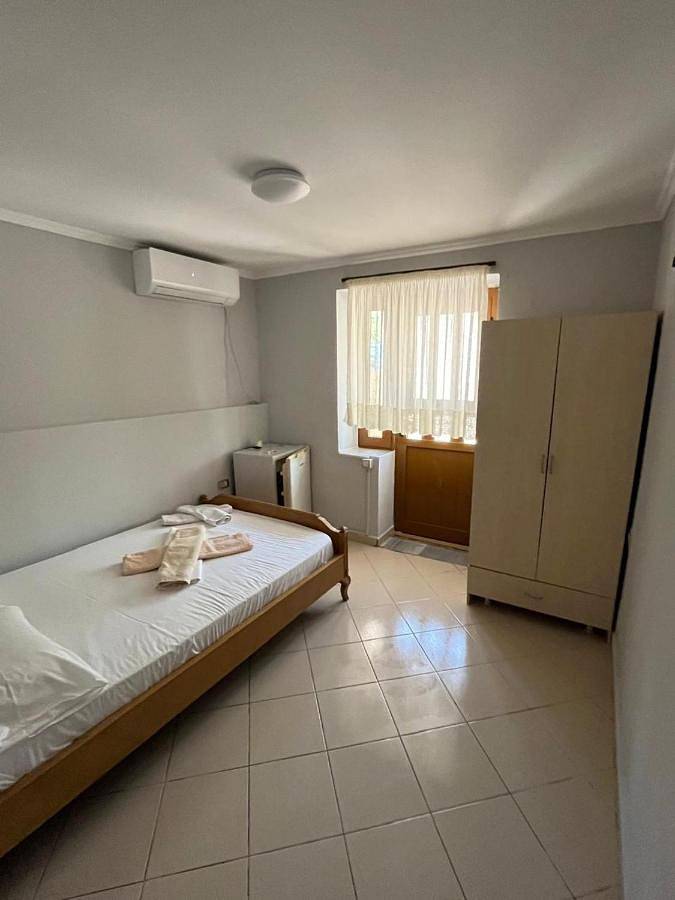 Gîte pour 4 personnes, avec balcon ainsi que vue et jardin dans Borsh - 4