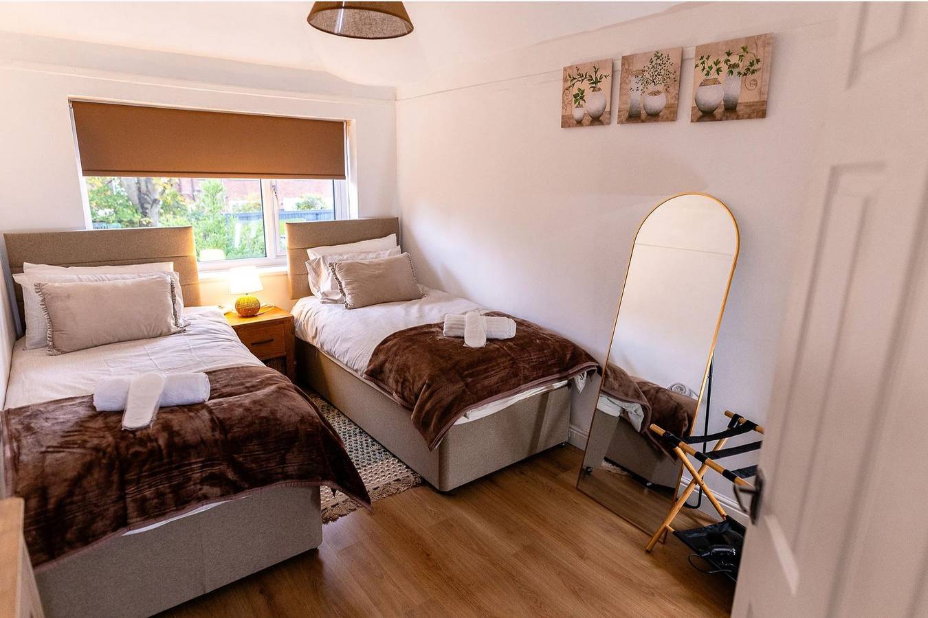 Sleeps 5 - Free Parking, Wifi, Near Airport & City in Manchester, Greater Manchester
