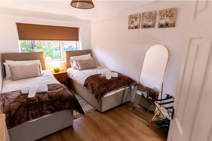 Holiday home for 5 people, child-friendly in Manchester