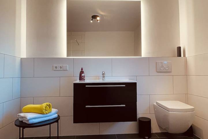 Ganze Wohnung, Neu renoviert mit Südbalkon - großes Bad und großer Essbereich - 65 qm in Haundorf, Fränkisches Seenland