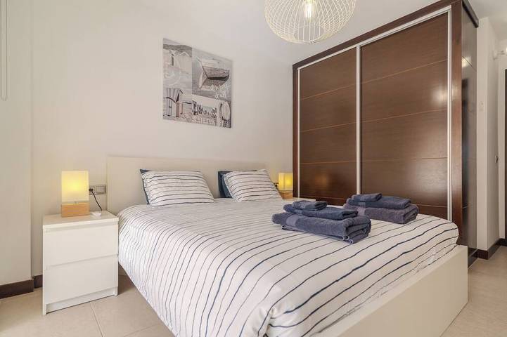 Apartamento entero, Nuevo !!! Apartamento de lujo, terraza de 32 m2 al sol, vista a la piscina in Playa Paraíso, Adeje