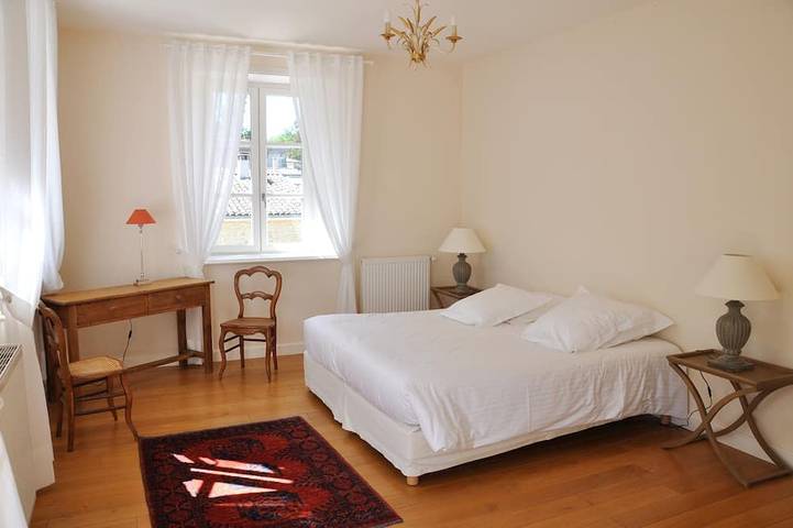 Location de vacances pour 8 personnes, avec jardin ainsi que piscine et jacuzzi à Divajeu - 2