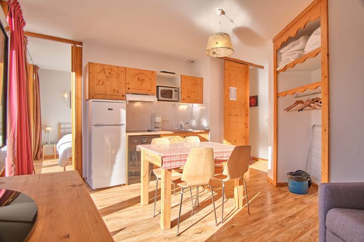 Apartamento entero, Apartamento 'Les Flocons' con vistas a la montaña in Chamrousse, Parque Nacional de los Ecrins