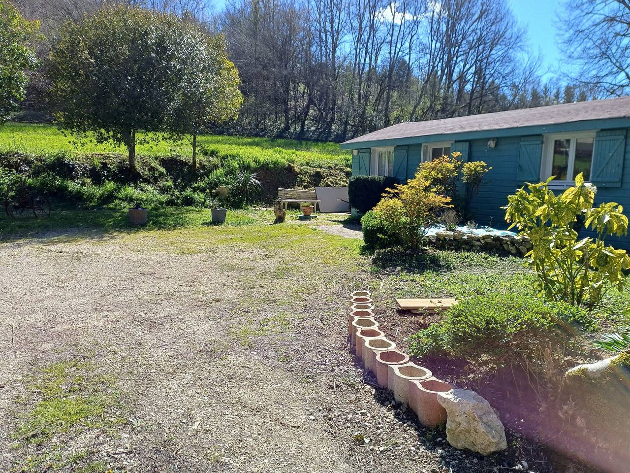 Landhaus „Maison Pittoresque, Chalet“ mit privater Terrasse, Garten und Klimaanlage in Montcuq-en-Quercy-Blanc, Lot