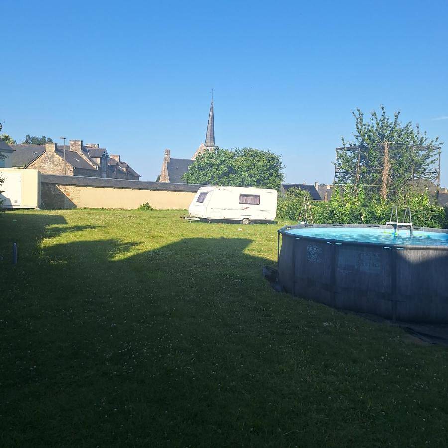 Les Roches Blanches Emplacements tente, caravane, camping-car in Guenroc, Région de Dinan