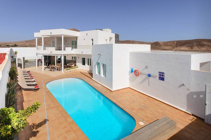 Lujosa villa con vistas panorámicas, múltiples terrazas y gran piscina in Costa Teguise, Teguise