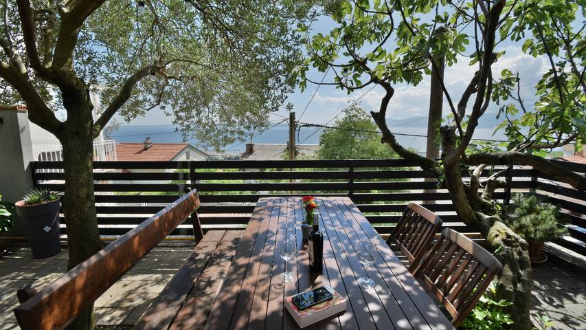 Ferienwohnung für 2 Personen, mit Garten und Seeblick in Rijeka