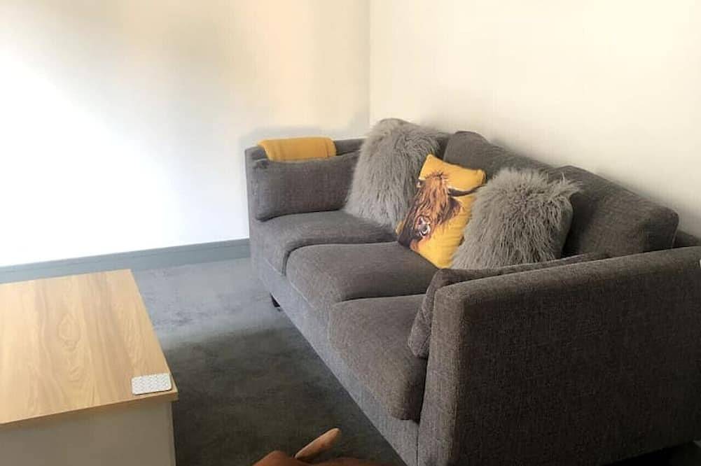 The Moo House 2 bed Property - Stayseekers in Salisbury, Wiltshire
