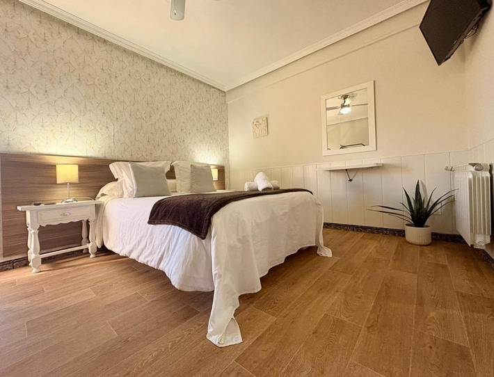 Maison d’hôte pour 5 personnes, avec piscine ainsi que jacuzzi et jardin, adapté aux familles dans Isla - 4