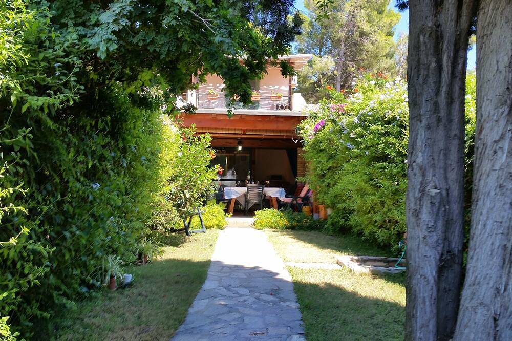 Villetta graziosa a 250 metri dalla spiaggia - con giardino privato. in Geremeas, Torre delle Stelle