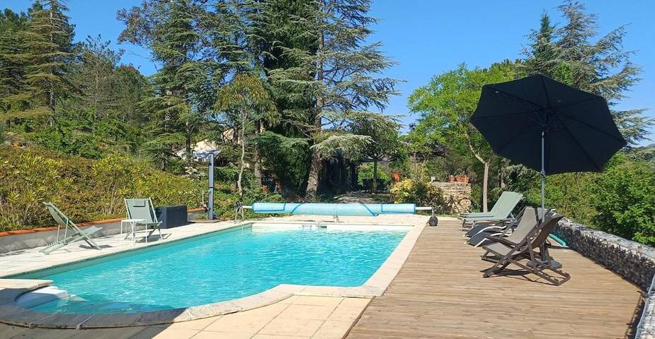 Villa pour 10 personnes, avec Balcon et Terrasse ainsi que Piscine et Vue