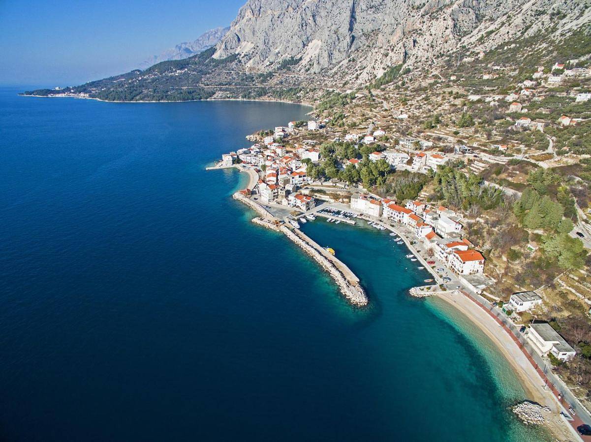 Ganze Wohnung, Apartment with Balcony in Drašnice, Makarska Riviera