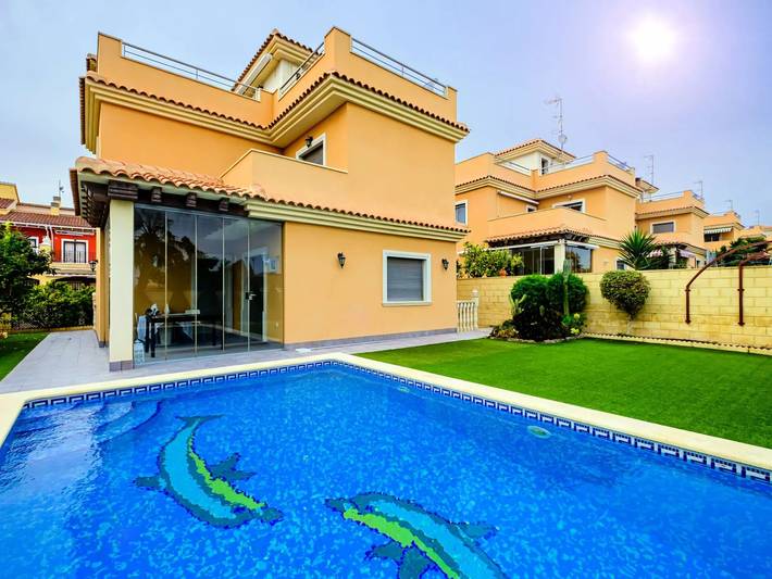 Villa for 7 people, with balcony in Torrevieja