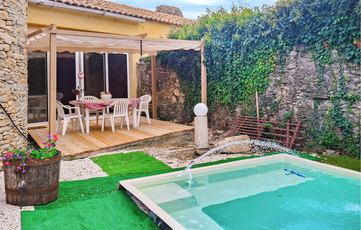 Appartement moderne avec piscine et parking, à 1,5 km de Saint-Christol-de-Rodières in Salazac, Région de Nîmes