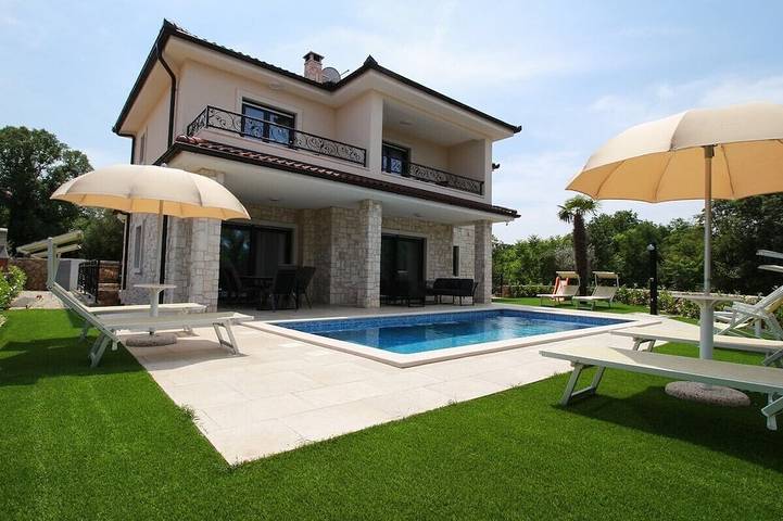 Villa für 10 Personen, mit Balkon und Garten - 1