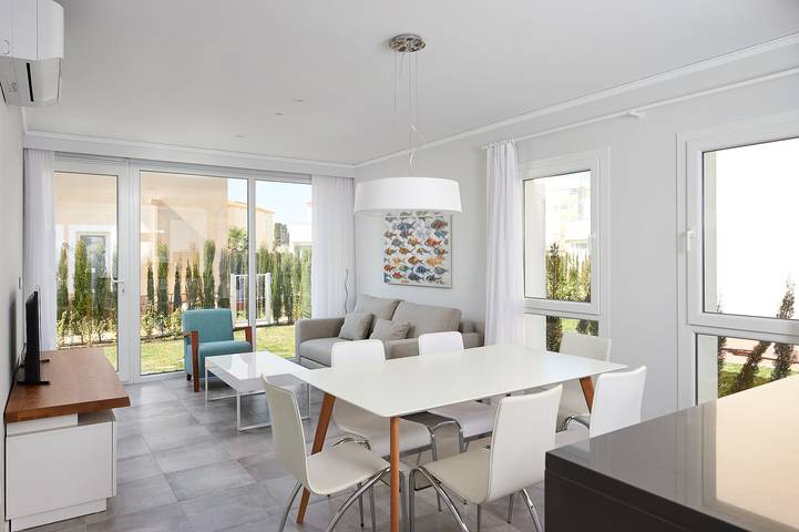 Bungalow für 5 Personen, mit Terrasse und Garten sowie Pool in Oliva