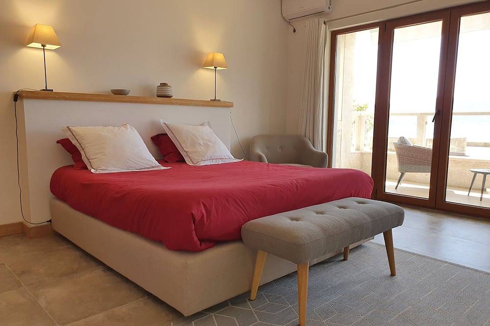 Ganze Wohnung, Luxury apartment with sea view 10 mn from the beach in Tivat, Boka Kotorska