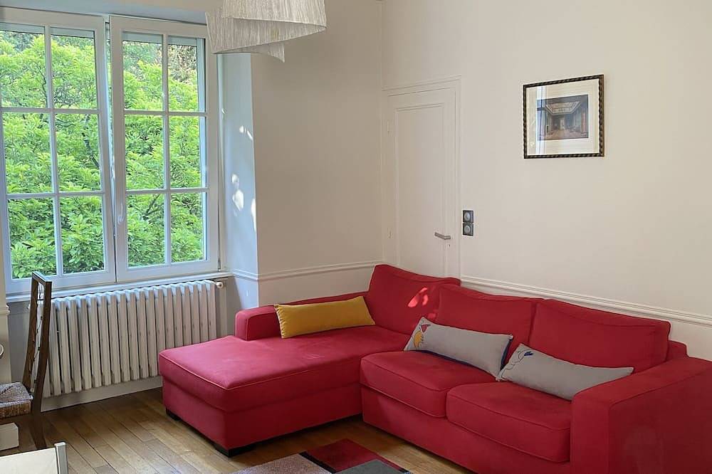 Appartement entier, Appartement rénové au calme dans une maison Anglo normande in Mouvaux, Région de Lille