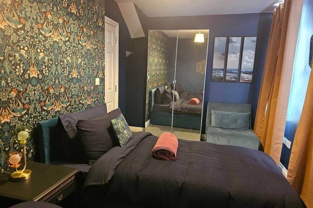 Apartamento entero, Stay Zen Apartments- luxury central parking garden in Woking, Surrey