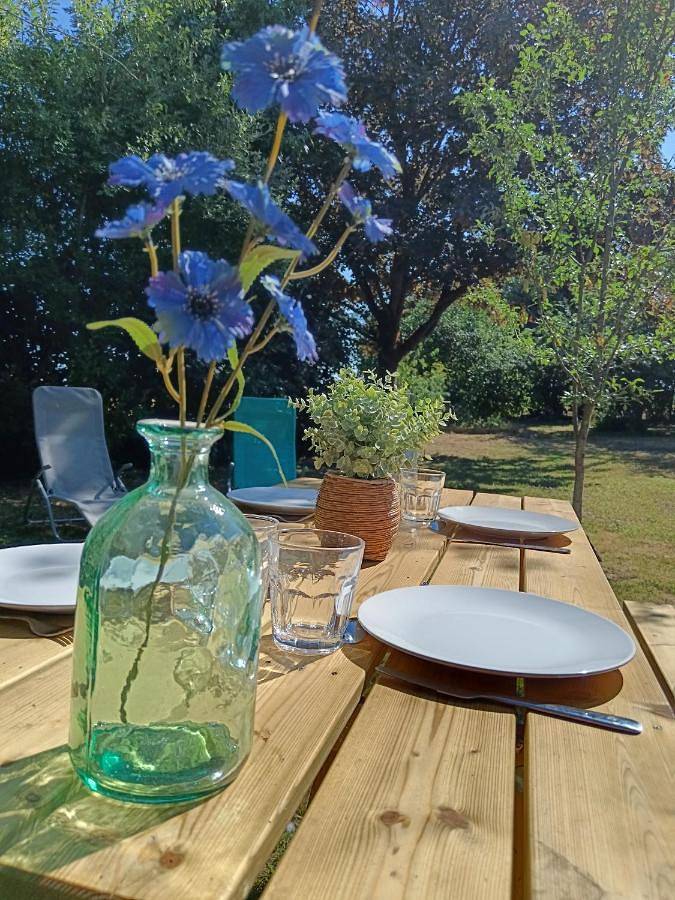 Location de vacances pour 7 personnes, avec terrasse et jardin à Lhomme