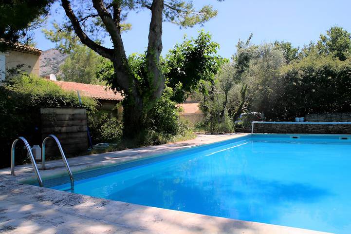 Studio pour 4 personnes, avec terrasse ainsi que piscine et jardin