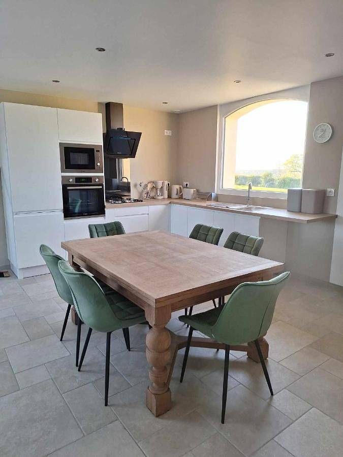 Location de vacances pour 6 personnes, avec terrasse à Monfréville