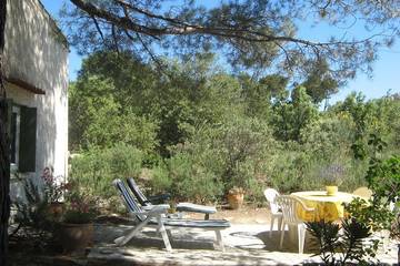 Gîte pour 4 personnes, avec terrasse et jardin à Lambesc