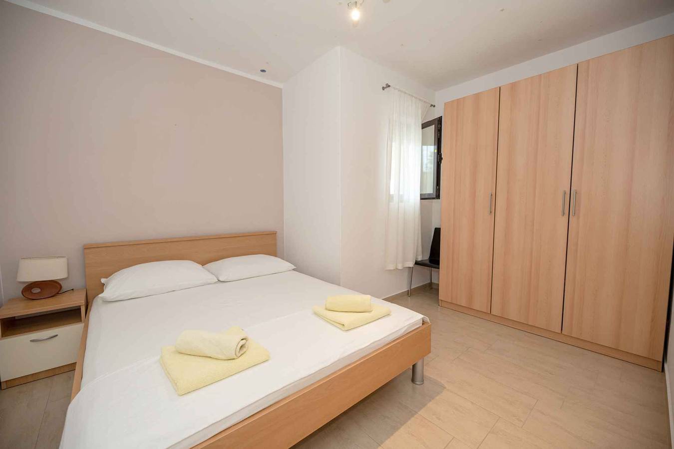 Ganze Ferienwohnung, Ferienwohnung 20 m vom Sandstrand  in Ljubac, Zadar