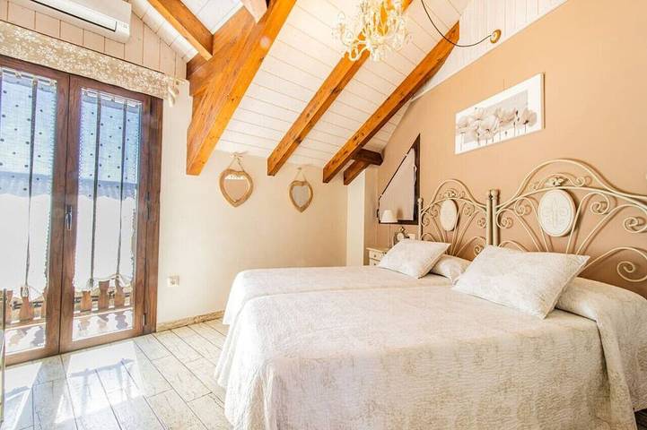 Rural Duplex in the Pyrenees - Garden and Parking in Sabiñánigo, Aragonesische Pyrenäen