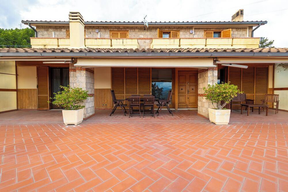 Entire apartment, Vintage charm and views of the Valnerina Valley in Terni, Valnerina