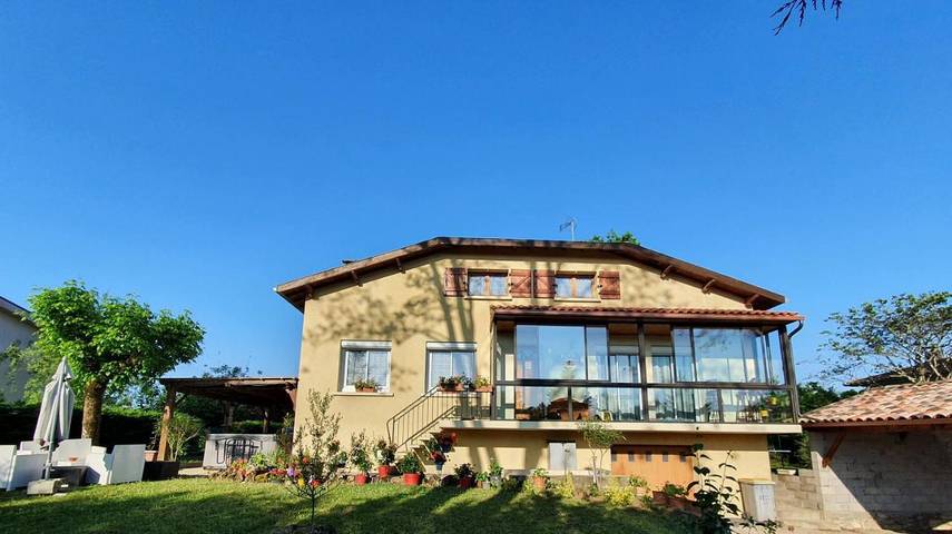Maison d’hôte pour 6 personnes, avec Jacuzzi et Terrasse ainsi que Jardin et Vue à Nègrepelisse