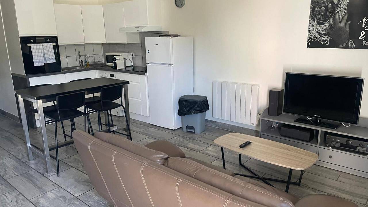 Appartement entier, One-Bedroom Apartment in Lempdes, Région de Clermont-Ferrand