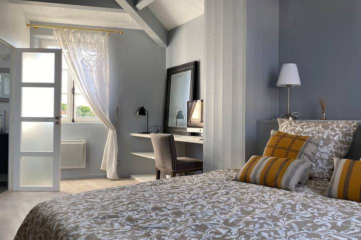 Charming Ile de Ré house, 2 steps from beaches and golf course. in Saint-Clément-des-Baleines, La Rochelle region