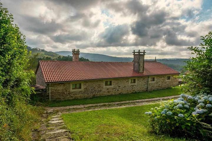 Casa rural para 16 personas, con Terraza además de Jardín y Piscina en Bergantiños
