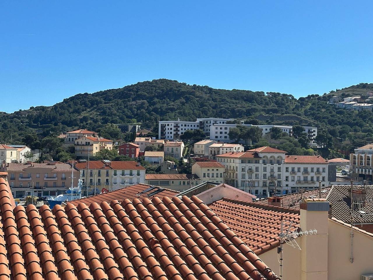 Apartamento entero, Apartamento con aire y vista al puerto - 6 pers. in La Côte Vermeille, Port-Vendres