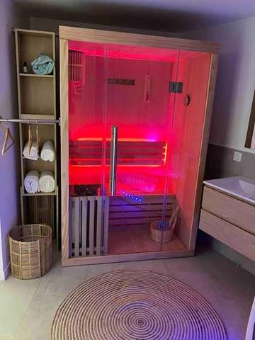 Gîte pour 2 personnes, avec jacuzzi et sauna à Tourbes