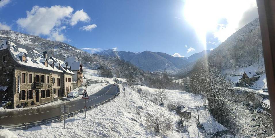Casa de huéspuedes para 4 personas, con Terraza además de Jardín y Vistas en el Valle de Aran - 3