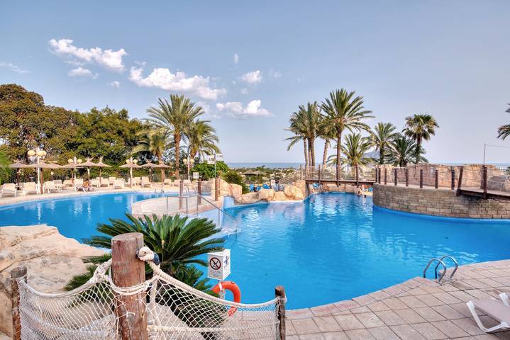 Apartamento entero, Apartamento vacacional "Clementina Imperial Park" con vistas al mar, piscina compartida y Wi-Fi in Imperial Park Resort, Calpe