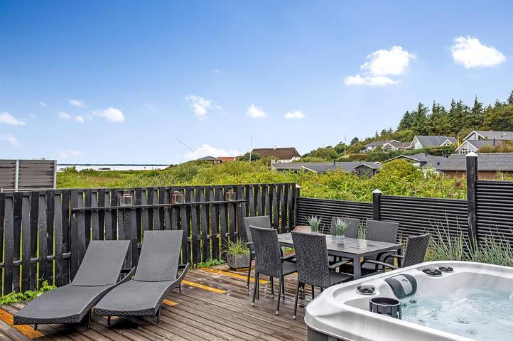 Ferienhaus für 3 Personen, mit Terrasse und Whirlpool sowie Sauna