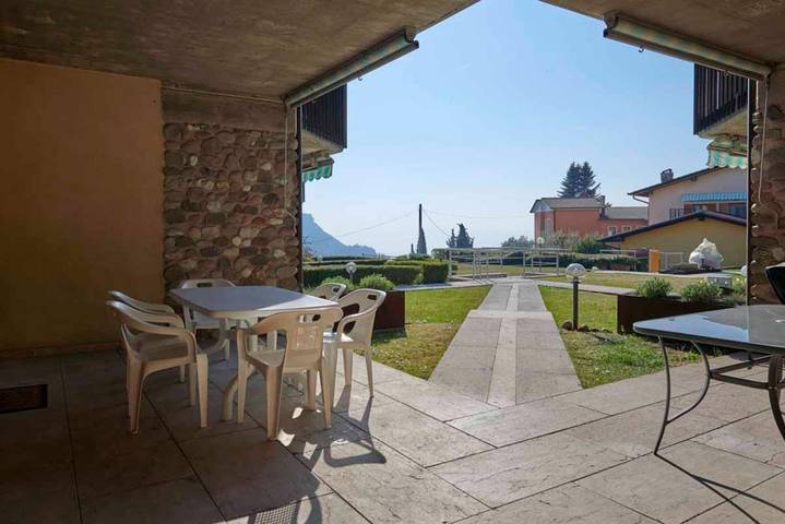 Location de vacances pour 4 personnes, avec jardin et piscine à Costermano