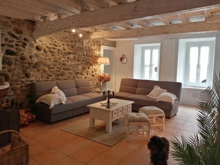 Location de vacances pour 4 personnes, avec Balcon et Terrasse ainsi que Jardin et Piscine dans Izaourt